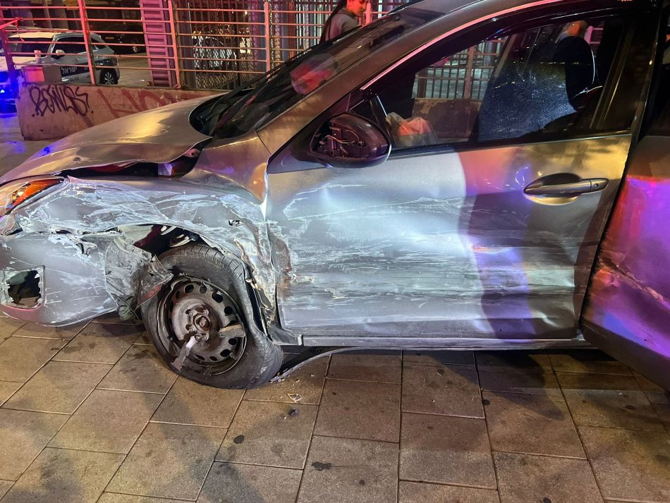 נהג תושב חולון נעצר אחרי שחצה באדום והתנגש במונית