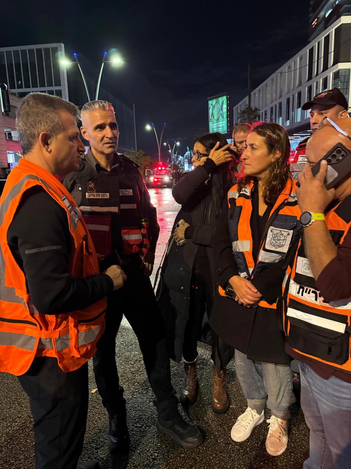 נפילת הטיל ברמת גן: גורמי המקצוע במקום והרחוב סגור לתנועה