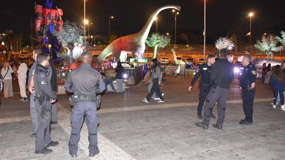 עשרות דו"חות וקטין שניסה לברוח משוטרים באכיפה מוגברת בראשון לציון