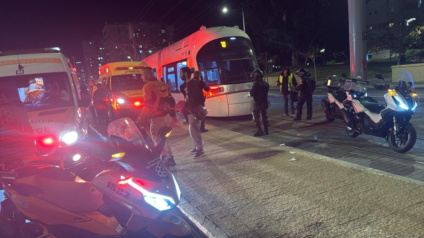 בן 13 נפגע מהרכבת הקלה בבת ים