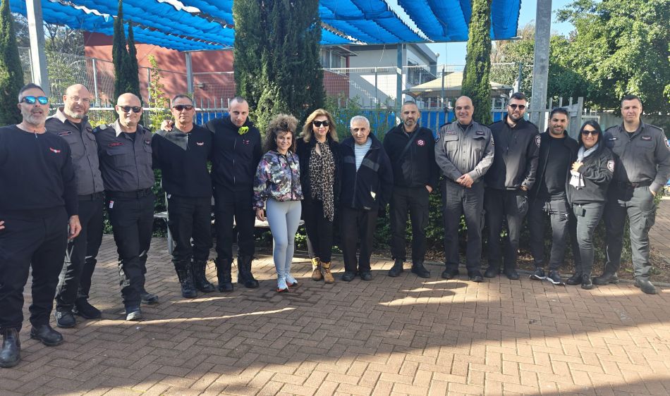 לכבוד החנוכה: לוחמי האש ביקרו בבית הספר לחינוך מיוחד בחולון