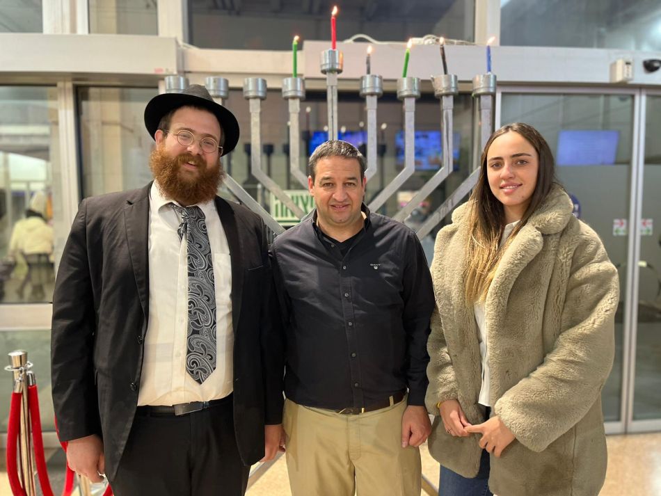 ניצולת הנובה הדליקה נר חנוכה במרכז הרפואי וולפסון