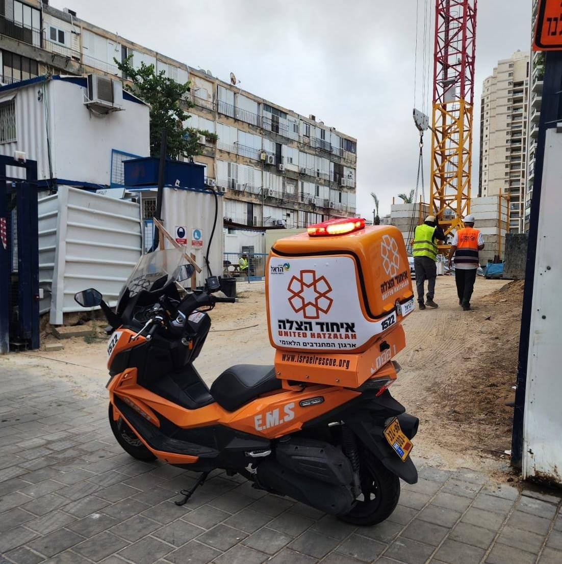 פועל נפגע מטרקטור באתר בנייה בבת ים