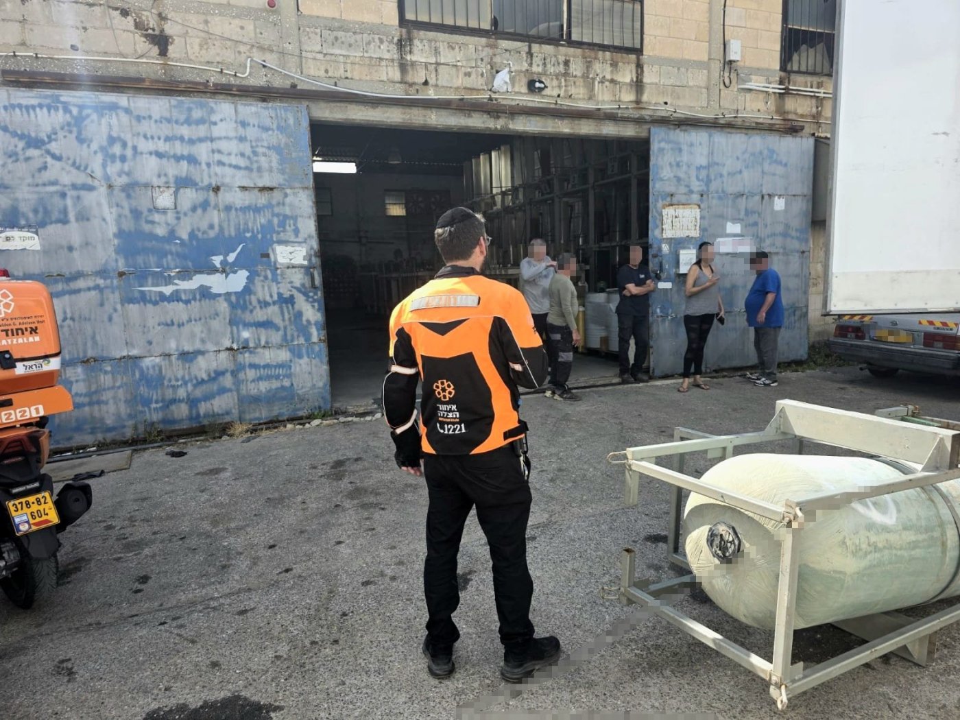פועל נפצע בתאונת עבודה בבת ים