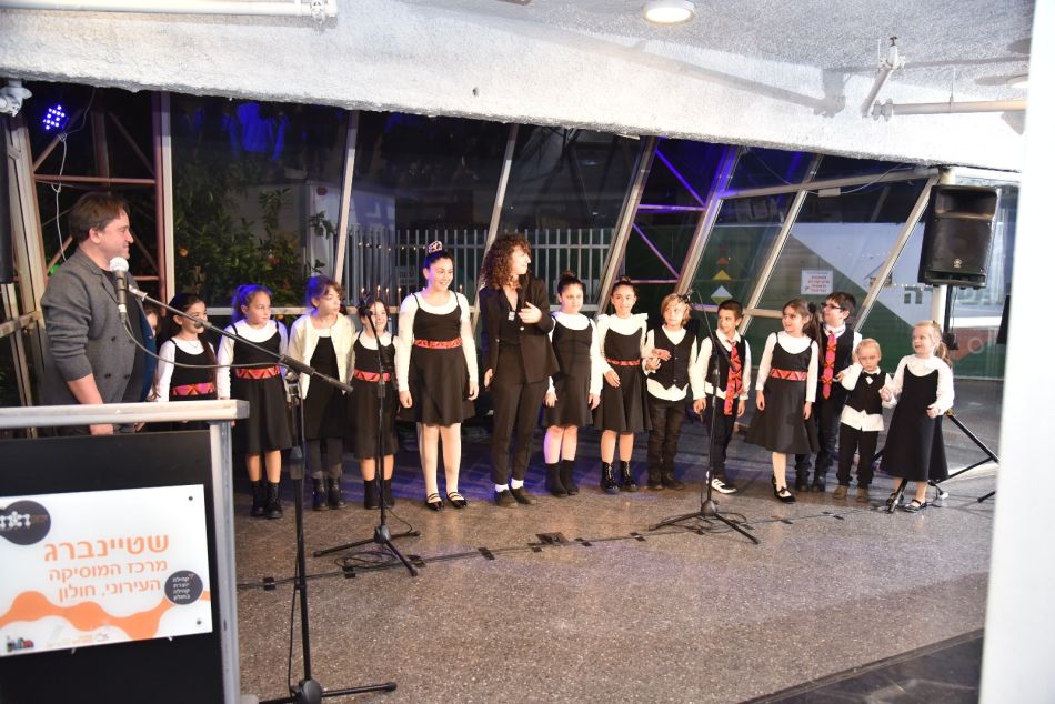 בשטיינברג חולון חתמו את חג החנוכה עם מופע מוסיקלי מרגש