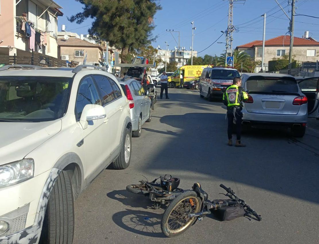 נער נפצע קשה בתאונה עם מעורבות של אופניים ו-2 רכבים בבת ים