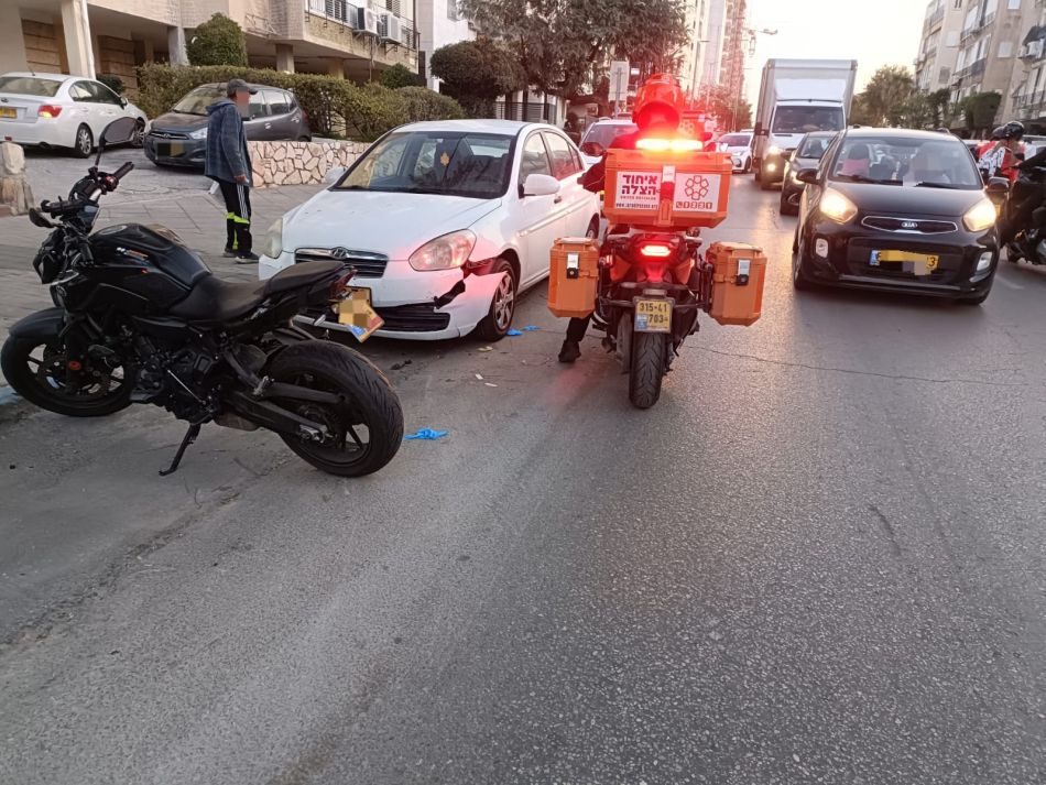 רוכבת אופנוע נפצעה בתאונה בבת ים