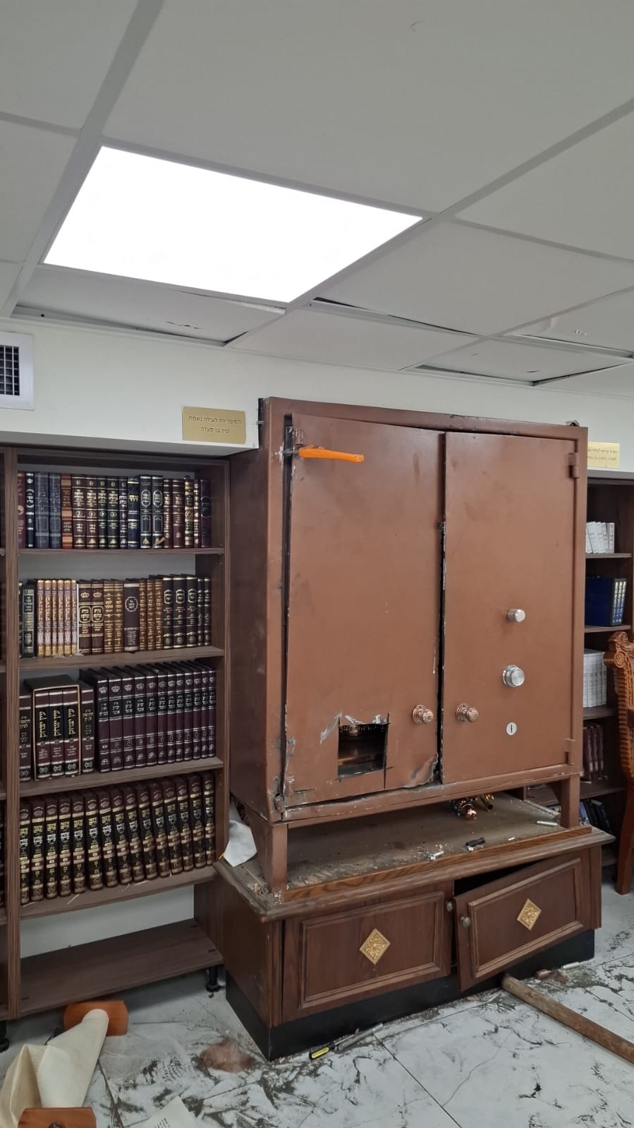 נעצר פלסטיני בחשד לפריצה לבית הכנסת בבת ים