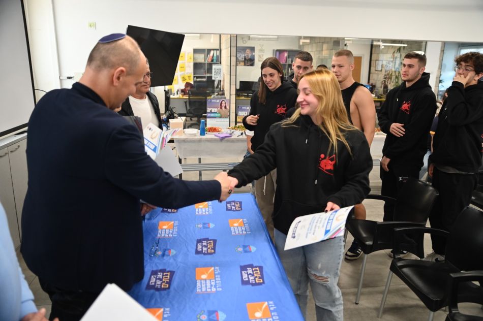 מלגות בשווי עשרות אלפי שקלים לספורטאים המצטיינים של בת ים