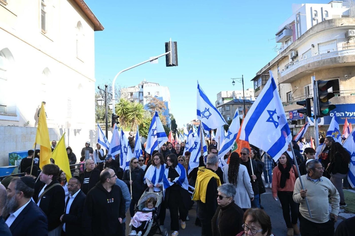 מאות תושבי ראשון לציון חלקו כבוד אחרון לשלמה מנצור ז"ל
