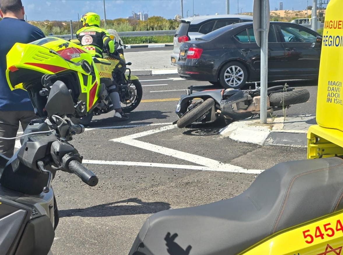 פצוע בתאונת אופנוע בכניסה לחולון
