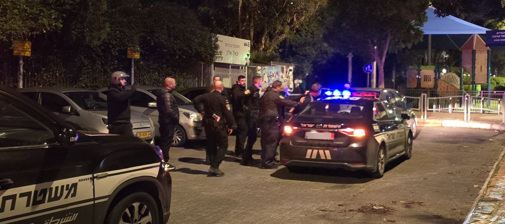 דרמה בעיר: תושבת העיר חשודה באיומי סכין  על שכניה