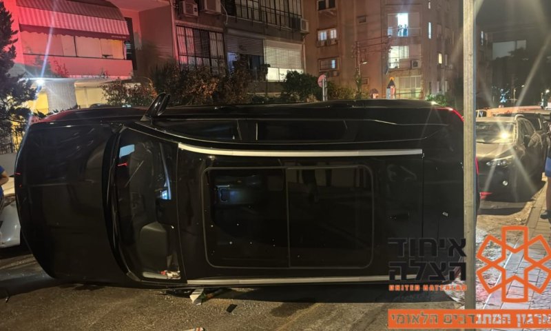 פצוע בהתהפכות רכב בבת ים