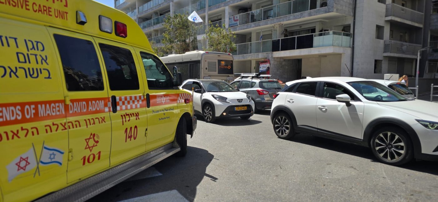 צעיר נפגע מאוטובוס בבת ים