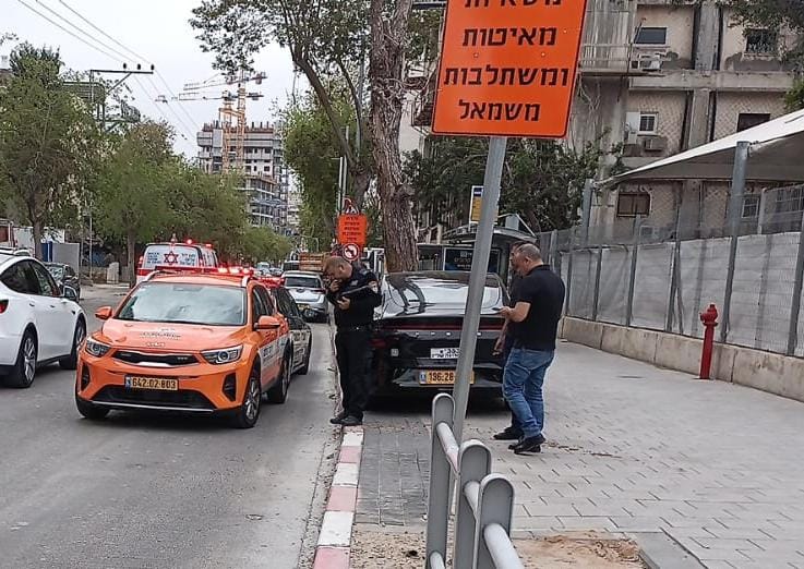 נערה נפגעה מרכב במרכז בת ים