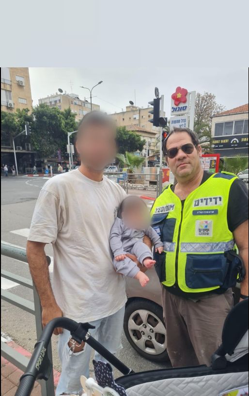 בן 4 חודשים ננעל ברכב במרכז ראשון לציון