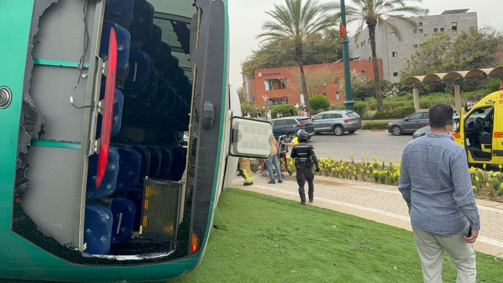 מספר רב של פצועים בהתהפכות אוטובוס בראשון לציון