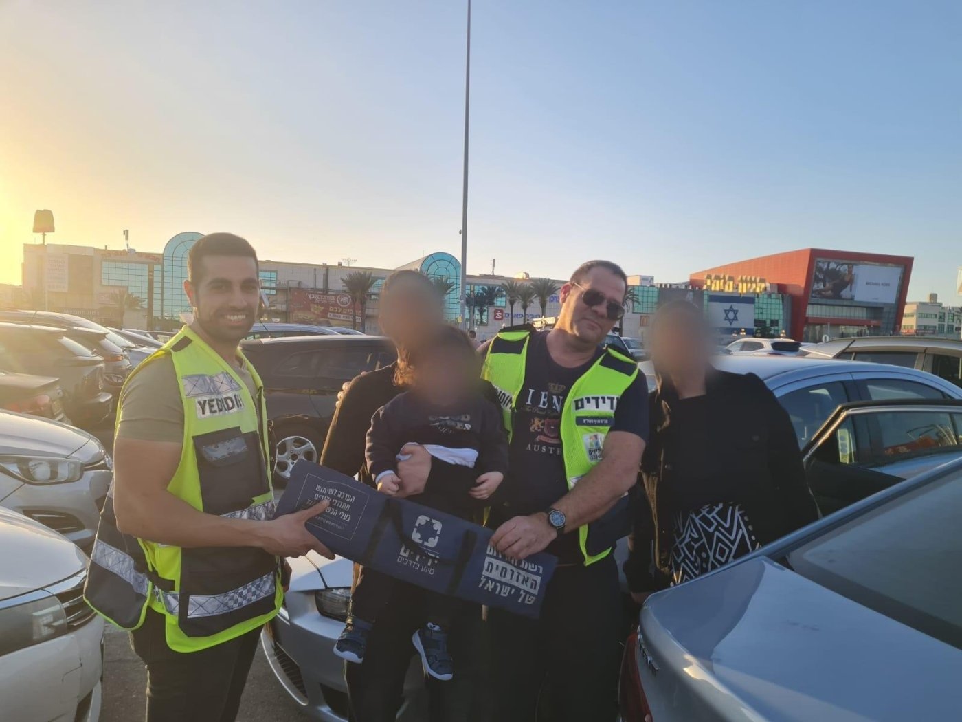 בן שנה ננעל ברכב סמוך לקניון הזהב