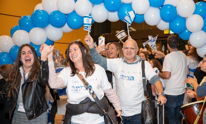 מיום העצמאות שעבר: מאות עולים חדשים בחרו לגור בחולון ובת ים