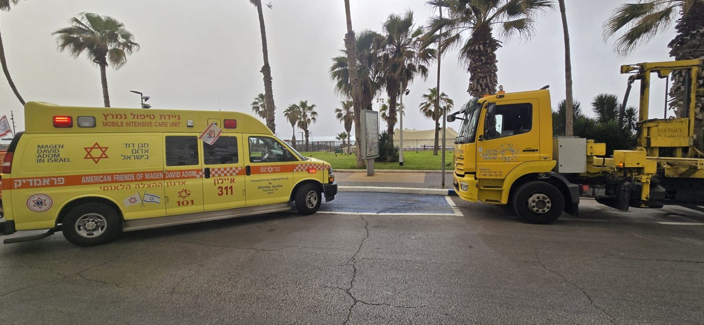 בת ים: רוכב אופנוע איבד שליטה ונפצע בעקבות הרוחות העזות