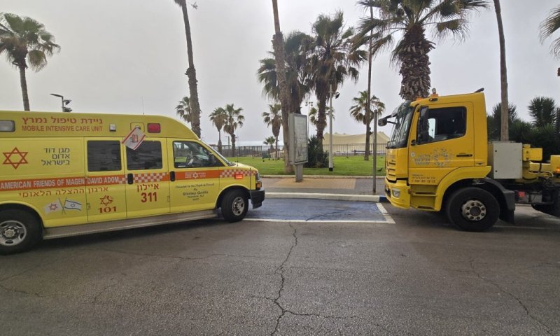 בת ים: רוכב אופנוע איבד שליטה ונפצע בעקבות הרוחות העזות