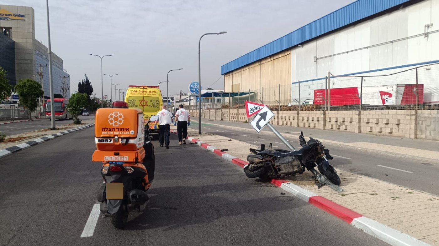 רוכב אופנוע נפצע בתאונה באזור התעשיה חולון