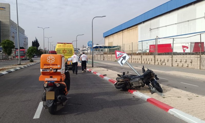 רוכב אופנוע נפצע בתאונה באזור התעשיה חולון