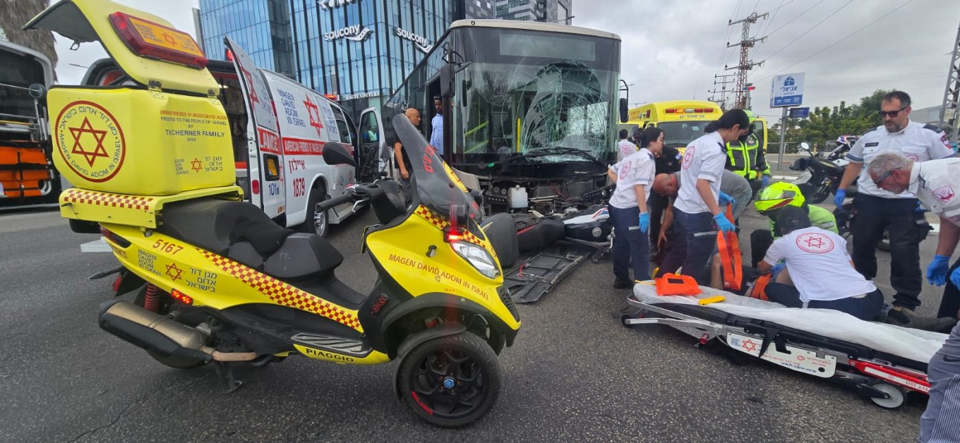 תאונה בין אוטובוס ואופנוע באזור התעשייה חולון