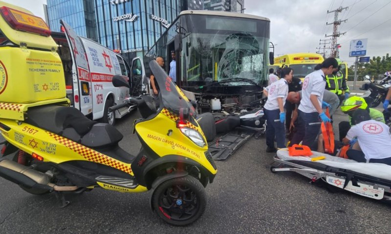 תאונה בין אוטובוס ואופנוע באזור התעשייה חולון