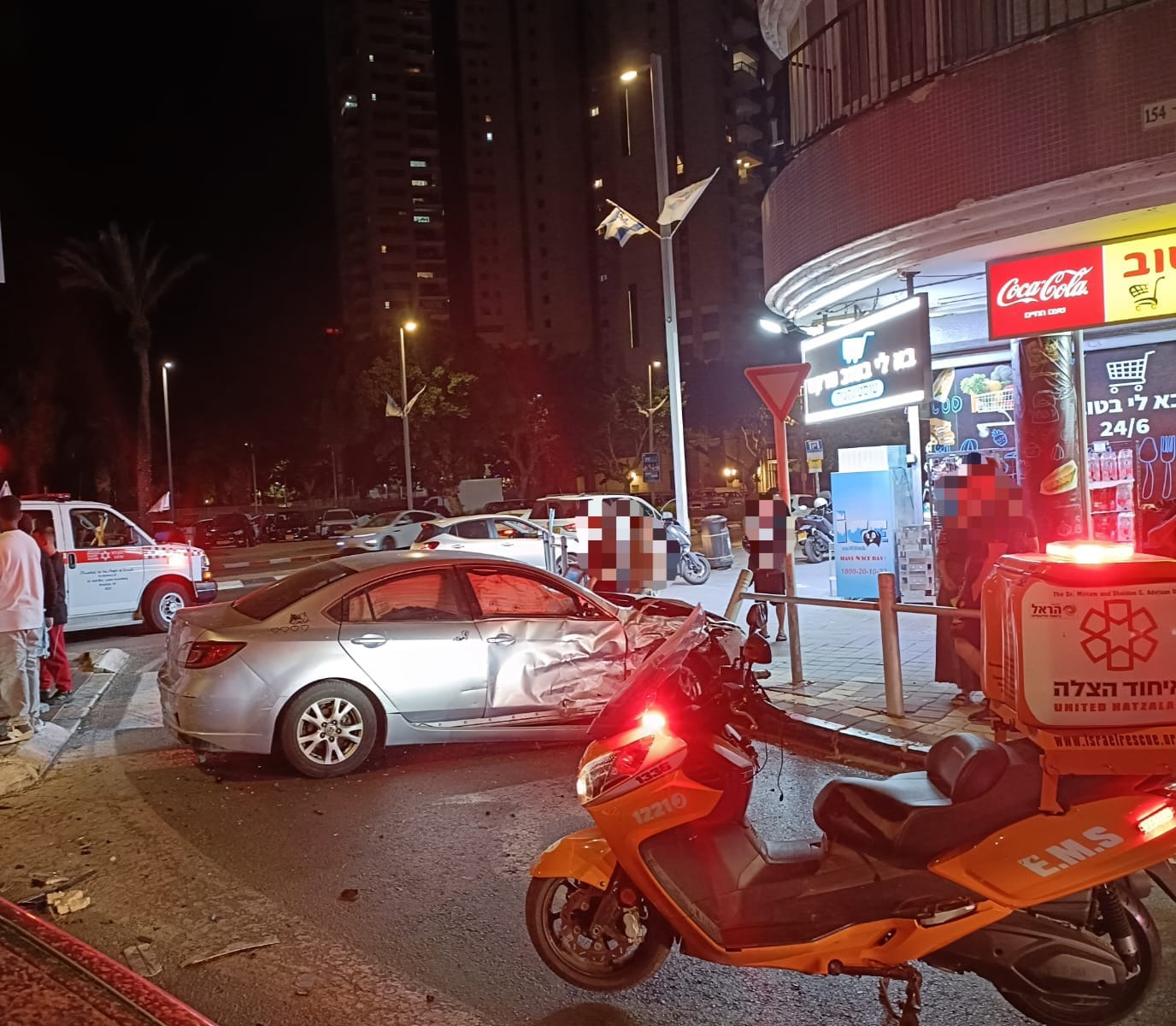 2 צעירים נפצעו בתאונה במרכז בת ים