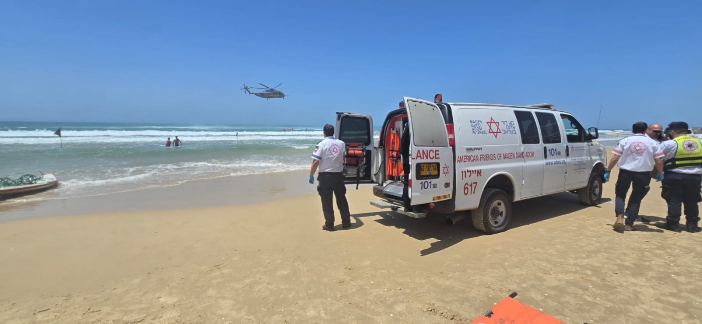 הנער שהתרסק עם מטוס קל בחוף בת ים במצב אנוש, משפחתו מבקשת תפילות