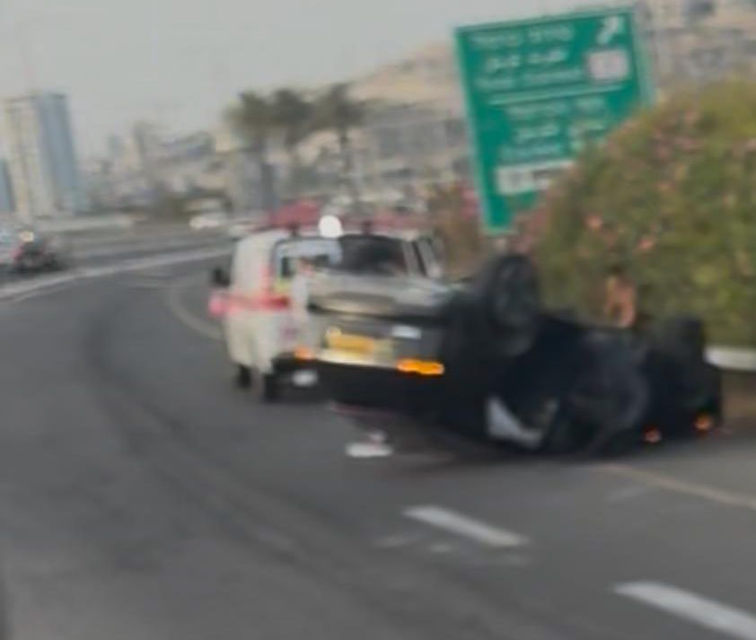 בדרך לשריפה, לוחם האש של חולון הציל חיים בתאונה