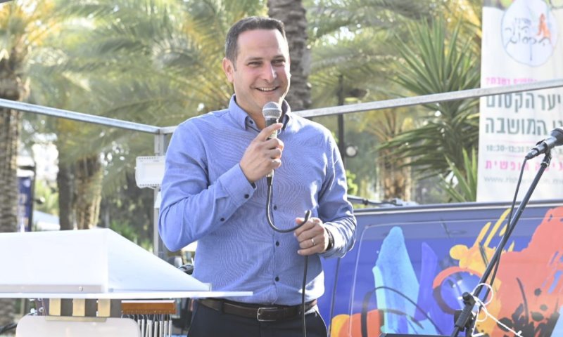  יום הולדת לראש העיר של ראשון לציון, האיש שמנהל עיר&hellip; ועדיין נשאר &ldquo;הבחור מהשכונה&rdquo;