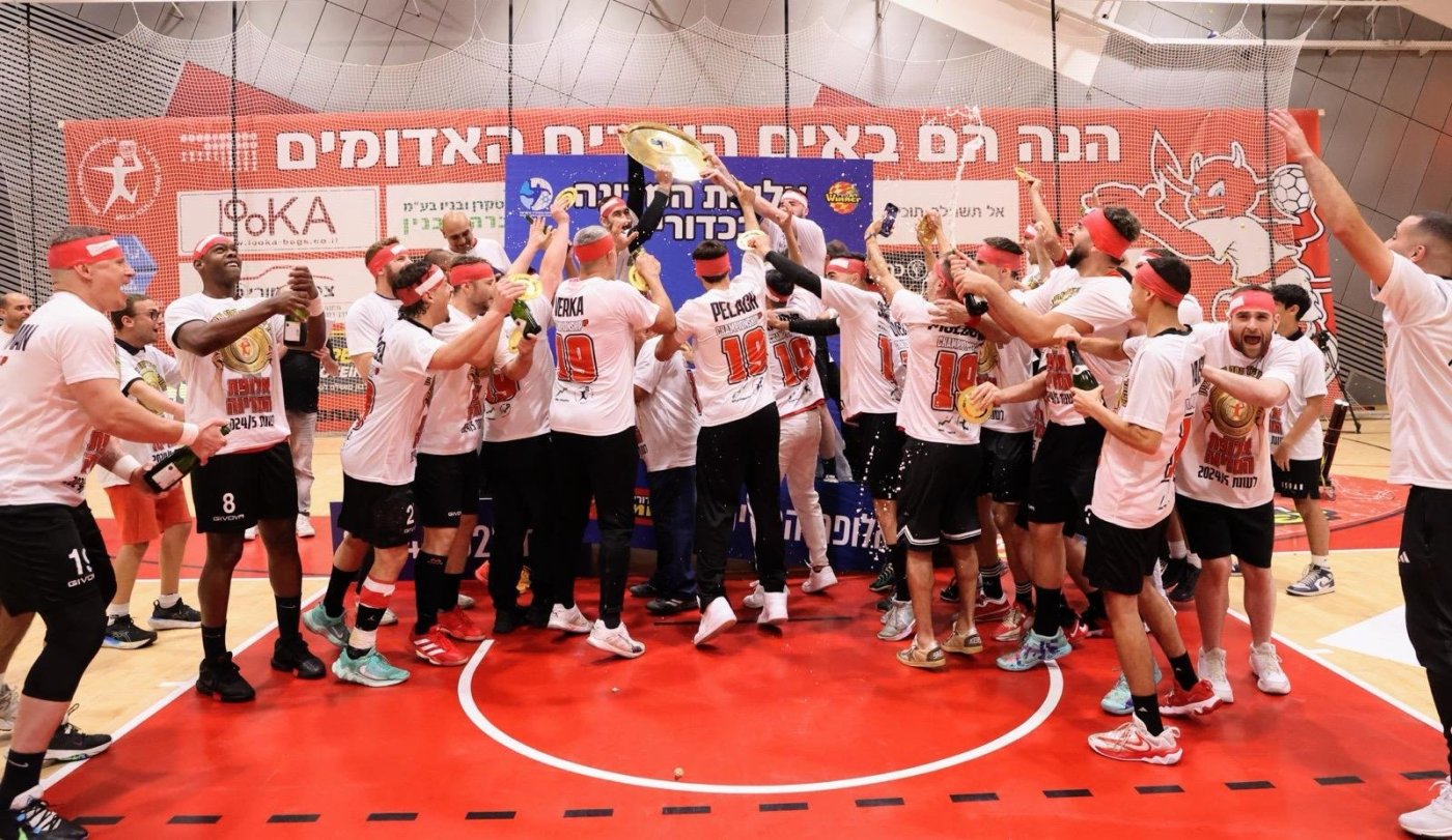 הדר ואן קולא, איגוד הכדוריד