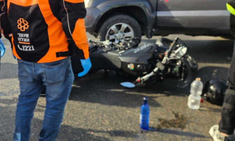 רוכב אופנוע נפצע בתאונה בבת ים