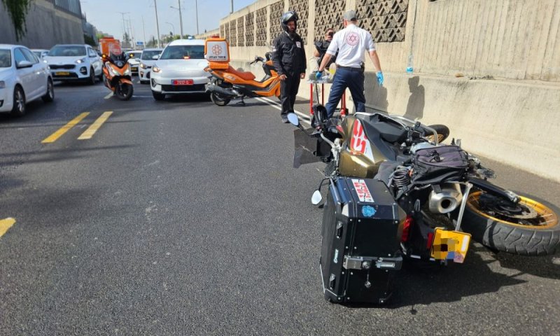 רוכב אופנוע נפצע בתאונה במחלף וולפסון