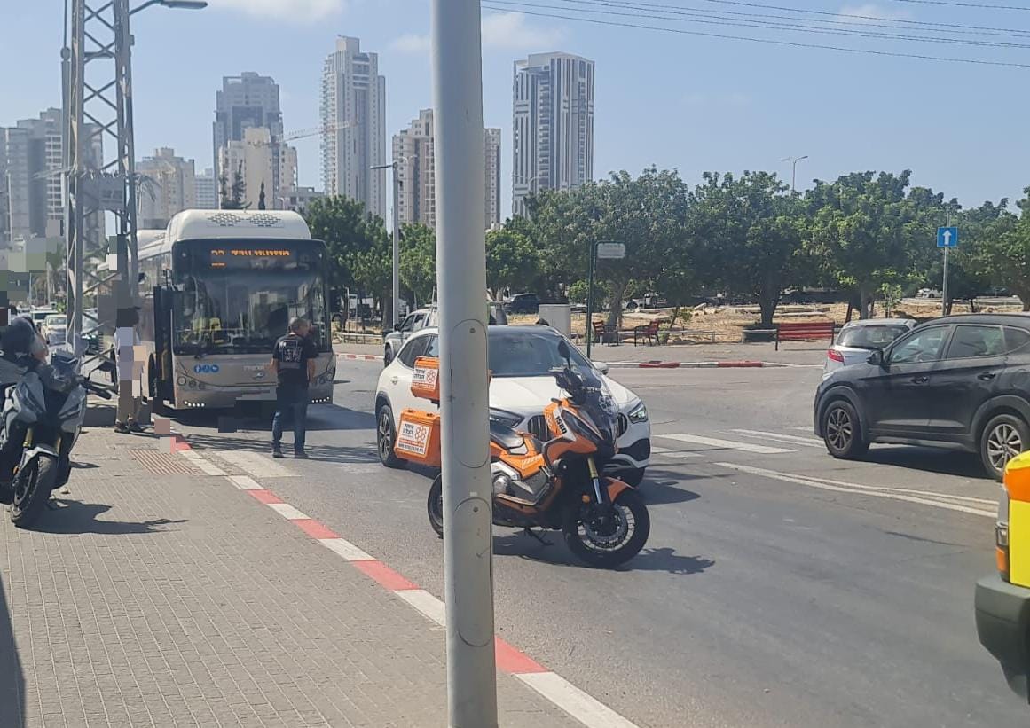 הולכת רגל צעירה נפגעה בתאונה באזור התעשייה בת ים