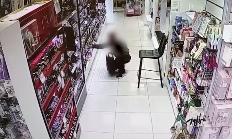 נעצר חשוד בגניבות מוצרי יוקרה מסניפי פארם בחולון בת ים וראשון לציון