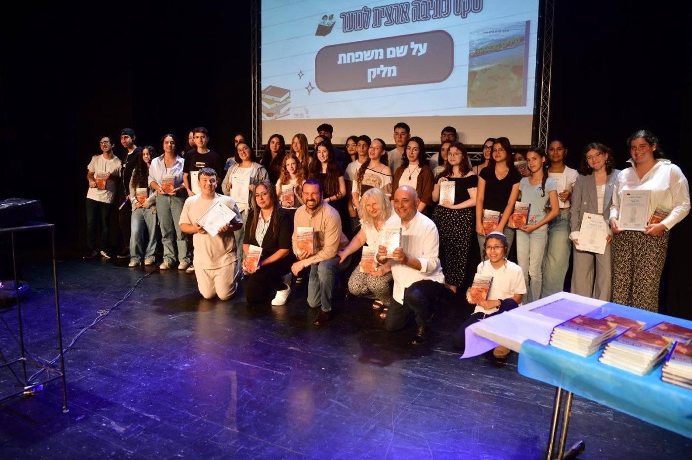 30 תלמידים ותלמידות מחולון זכו בתחרות הכתיבה הארצית