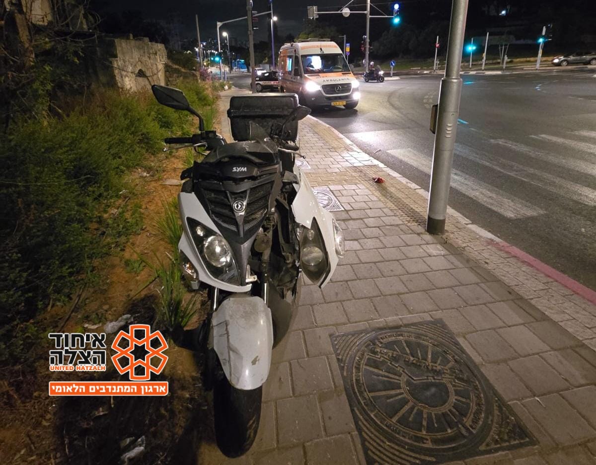 הולך רגל נפגע מאופנוע בחולון