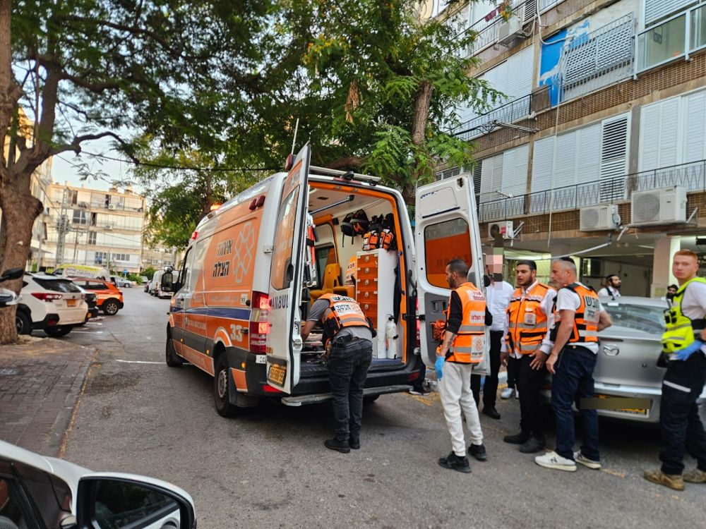 ילד נפצע בנפילה מגובה בשכונת נאות רחל בחולון