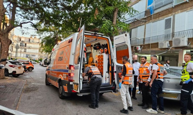 ילד נפצע בנפילה מגובה בשכונת נאות רחל בחולון