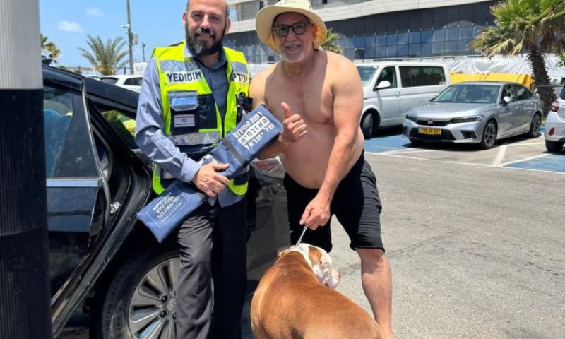 כלב ננעל ברכב בחניון חוף הנכים בראשון לציון