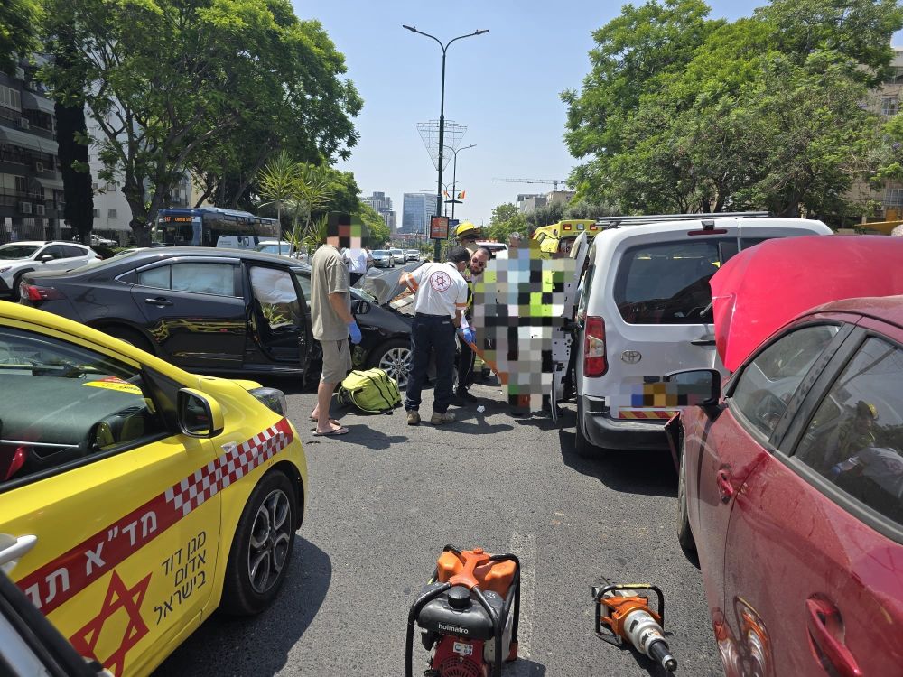 ראשון לציון: 2 פצועים בתאונת שרשרת ברחוב הרצל 