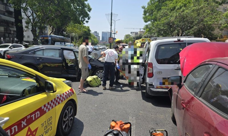 ראשון לציון: 2 פצועים בתאונת שרשרת ברחוב הרצל