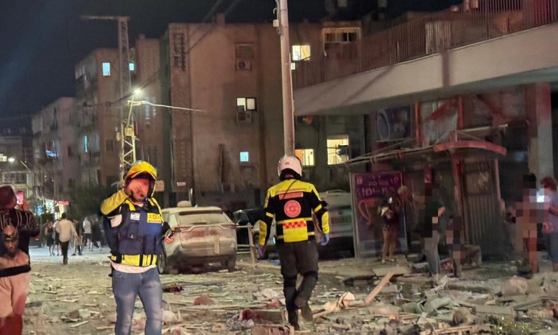 הרוגה ופצועים רבים מפגיעה ישירה של טיל בבניין בבת ים