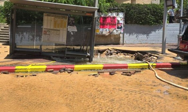 בשולי המלחמה: אירוע ירי במרכז חולון ובולען בקריית שרת