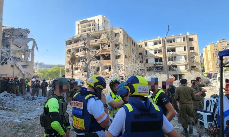 סכנה לקריסת המבנה שנפגע מהטיל בחולון