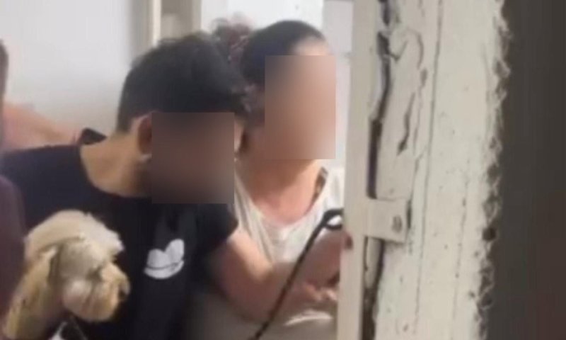 תושבת בת ים מנעה מאדם עם כלב להכנס למקלט בזמן אזעקה