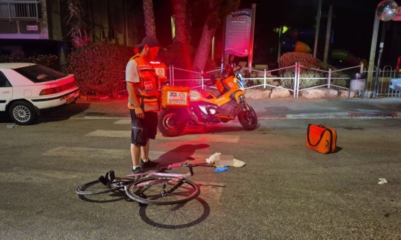 פצוע בתאונה עם מעורבות אופניים ואופנוע בבת ים
